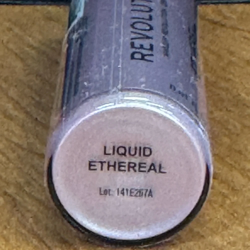 Revolution Ethereal Liquid Highlighter‎ 0.61 fl oz / 18 ml